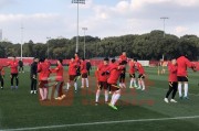 问鼎娱乐-国足上海30人展开第二练 朱辰杰归队留守酒店